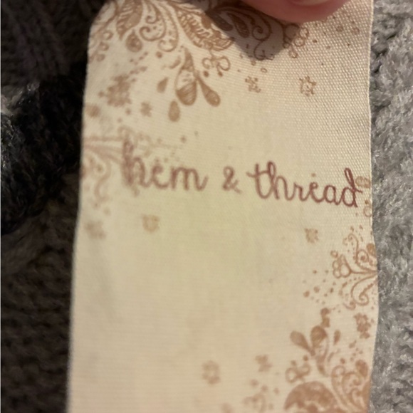 NWT Hem & Thread Grey V-Neck Sweater - Picture 6 of 10